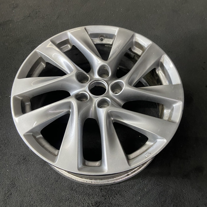 18" INFINITI JX35 13 18x7.5 Original OEM Wheel Rim - Close-Up Detail