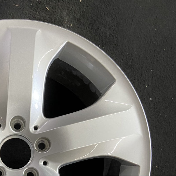 19" MERCEDES GL-CLASS 09 164 Type; GL320 19x8.5 5 spoke Original OEM Wheel Rim - Close-Up Detail