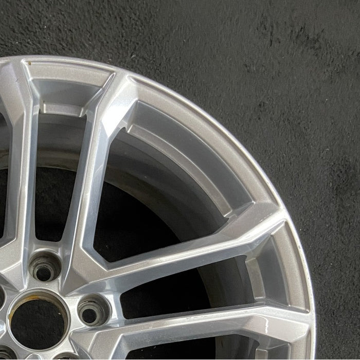 19" AUDI R8 17-18 19x8.5 frt 5 double spoke Original OEM Wheel Rim - Close-Up Detail