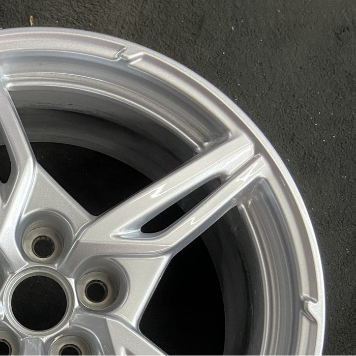 19" CORVETTE 20-22 frt 19x8.5 5 spoke gloss silver opt Q8P Original OEM Wheel - Close-Up Detail