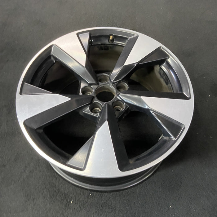 18" AUDI A4 17 18x8 , 5 single spoke Original OEM Wheel Rim - Close-Up Detail