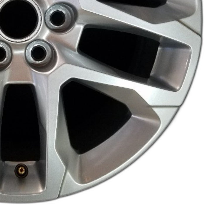 18" TRAVERSE 18-19 18x7.5 opt RT1 Original OEM Wheel Rim - Close-Up Detail