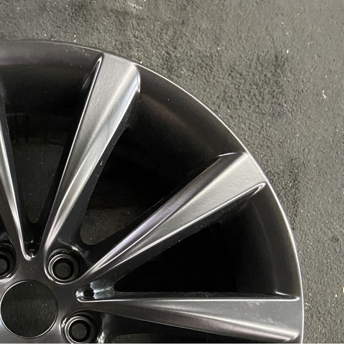 18" 640i GT 18-19 18x8 5 spoke V spoke Original OEM Wheel Rim - Close-Up Detail