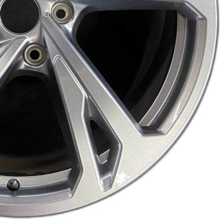 20" E-TRON GT 22-24 20x11 silver Original OEM Wheel Rim - Close-Up Detail