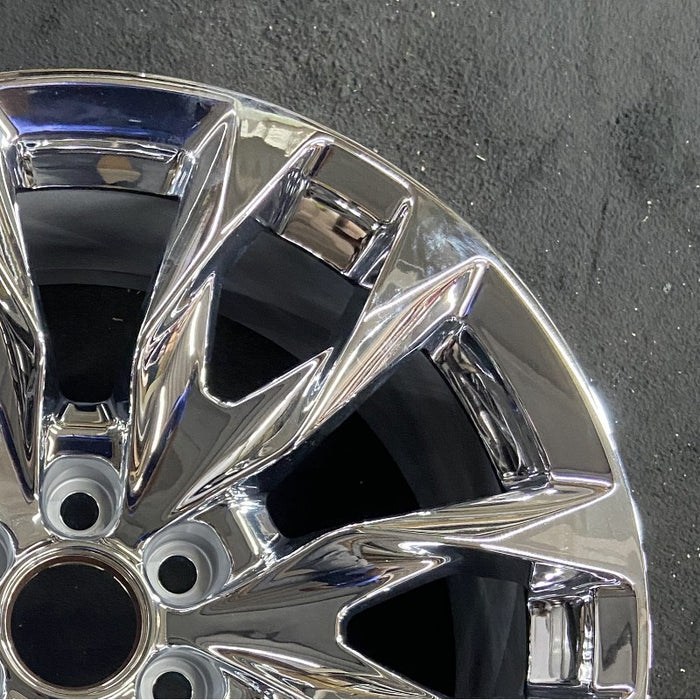 22" SIERRA 1500 PICKUP 23 22x9 raised spoke 12 spoke chrome opt SSI Original - Close-Up Detail