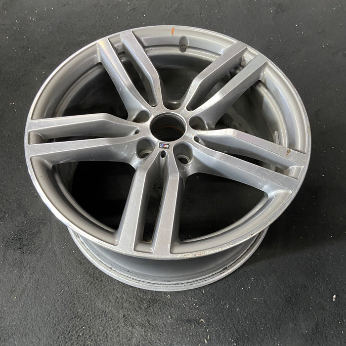 19" BMW X6 15-19 19x9 , , double spoke, 48mm offset Original OEM Wheel Rim - Close-Up Detail