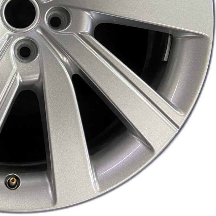 21" RANGE ROVER 22 21x8.5 10 spoke Original OEM Wheel Rim - Close-Up Detail