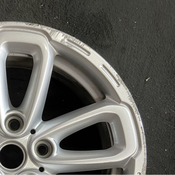 17" COUNTRYMAN 15-17 17x7 triangle spoke silver Original OEM Wheel Rim - Close-Up Detail