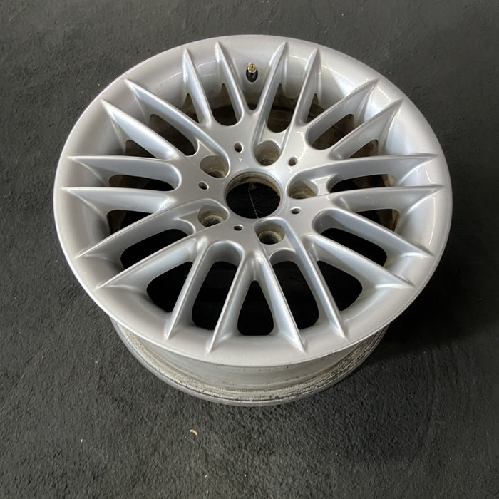 16" BMW 525i 01-03 16x7 , 20 spoke Original OEM Wheel Rim - Close-Up Detail