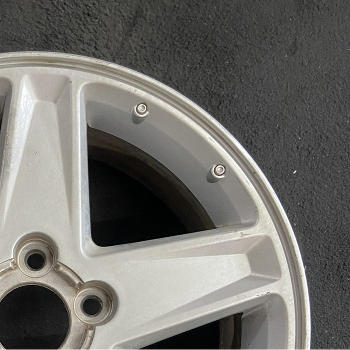 17" EQUINOX 05-06 17x7 5 spoke silver finish opt N75 Original OEM Wheel Rim - Close-Up Detail