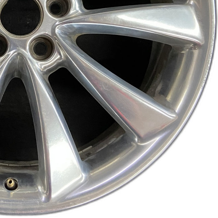 20" MKT 10 20x8 aluminum TPMS 10 flat spoke polished Original OEM Wheel Rim - Close-Up Detail