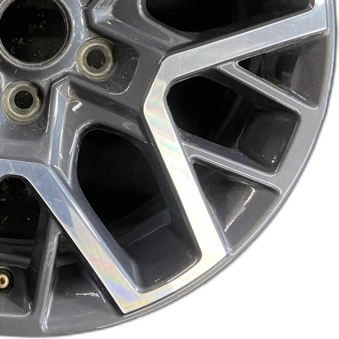 18" WRANGLER 24 18x7.5 20 spoke opt WPA Original OEM Wheel Rim - Close-Up Detail