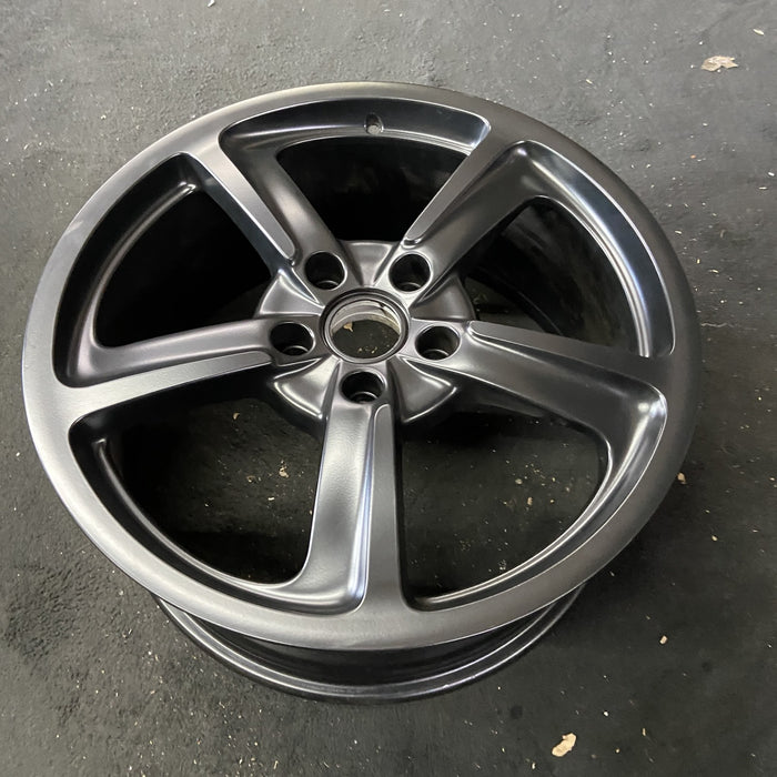20" PORSCHE 911 14-16 , , 20x9 , w/o central locking hub; 5 spoke, raised - Close-Up Detail
