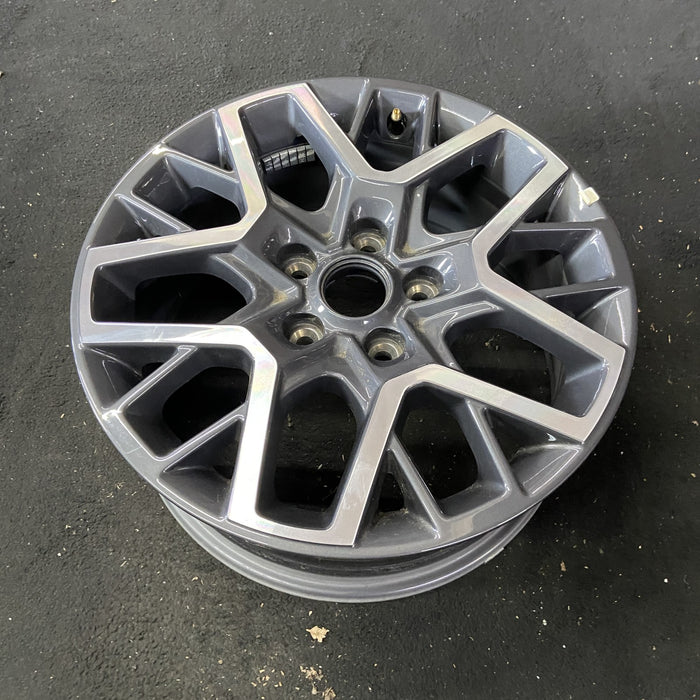 18" WRANGLER 24 18x7.5, 20 spoke Original OEM Wheel Rim - Close-Up Detail