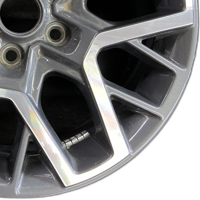 18" WRANGLER 24 18x7.5 20 spoke opt WPA Original OEM Wheel Rim - Close-Up Detail