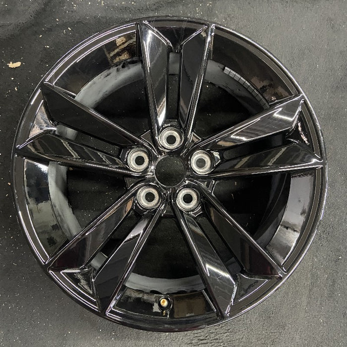 18" MUSTANG 24 18x8.5 5 split spoke Original OEM Wheel Rim - Front View