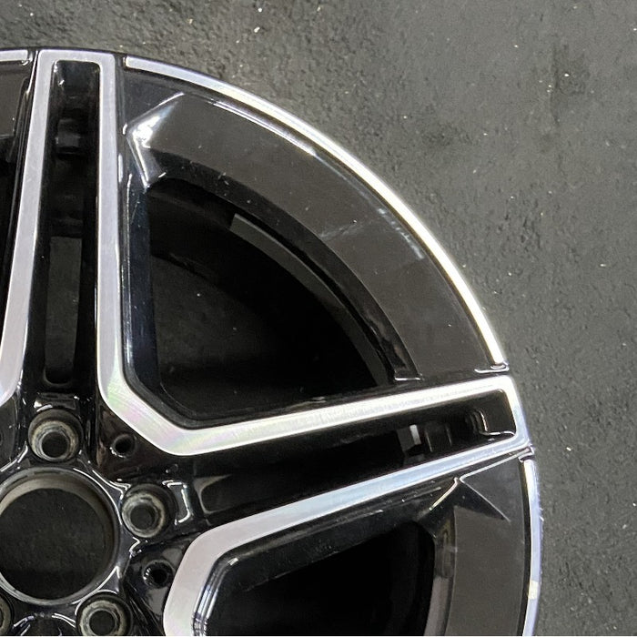 19" MERCEDES E-CLASS 22-23 213 Type E450 Wag 19x8 5 spoke twin spoke Original - Close-Up Detail
