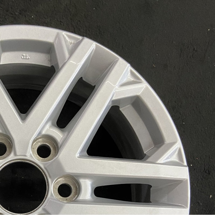 18" SEQUOIA 23-24 18x7.5 6 double spoke silver Original OEM Wheel Rim - Close-Up Detail