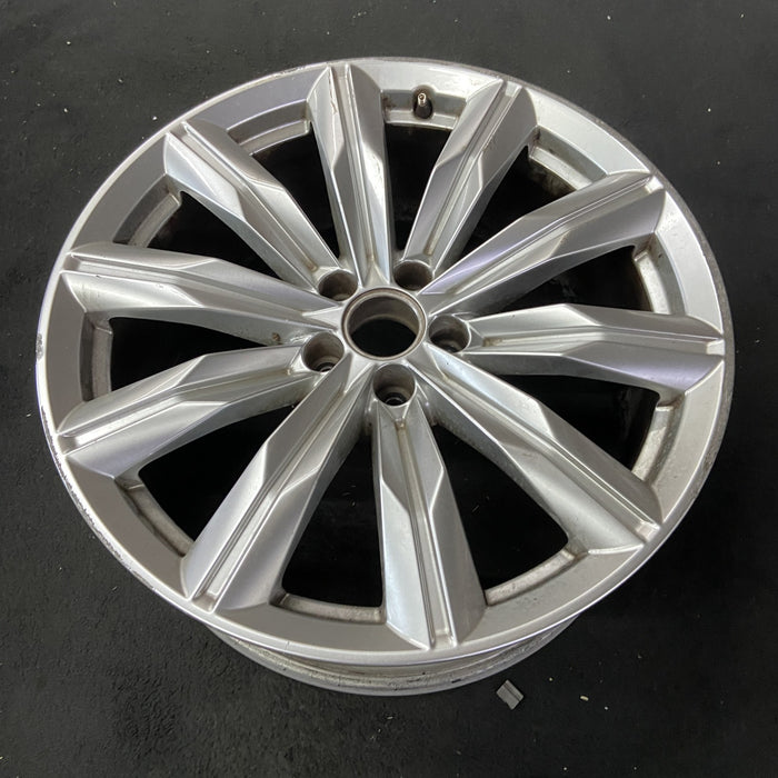 20" AUDI A8 16 20x9 , 10 spoke, single spoke Original OEM Wheel Rim - Close-Up Detail