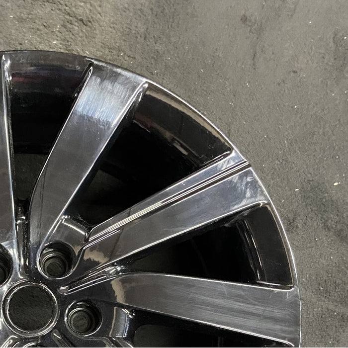21" RANGE ROVER 22 21x8.5 10 spoke Original OEM Wheel Rim - Close-Up Detail
