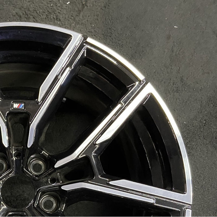 19" BMW 430i 22-24 19x8.5 5 spoke Y spoke Original OEM Wheel Rim - Close-Up Detail