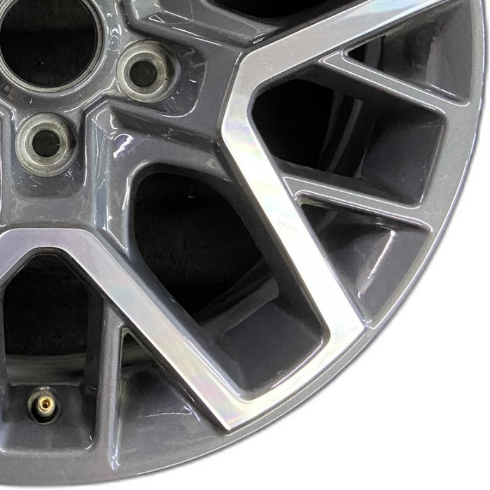 18" WRANGLER 24 18x7.5 20 spoke opt WPA Original OEM Wheel Rim - Close-Up Detail