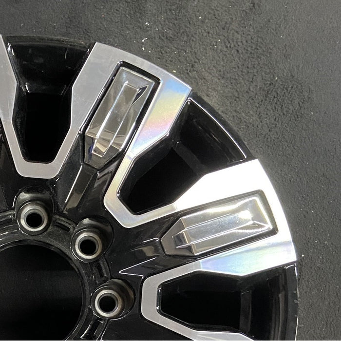 20" SIERRA 2500 PICKUP 24 20x8.5 8 spoke raised spoke machined with black - Close-Up Detail