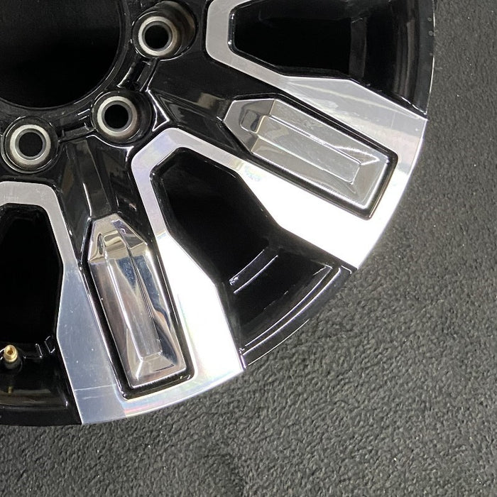20" SIERRA 2500 PICKUP 24 20x8.5 8 spoke raised spoke machined with black - Back View