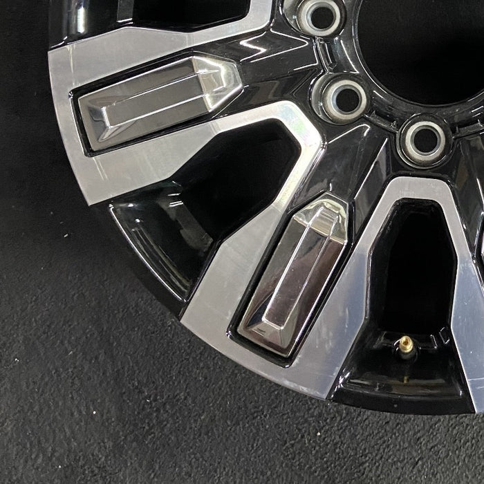 20" SIERRA 2500 PICKUP 24 20x8.5 8 spoke raised spoke machined with black - Additional View