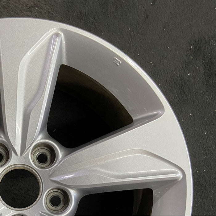 18" ODYSSEY 18-20 18x7.5 alloy 5 spoke w/o machined face; light gray Original - Close-Up Detail