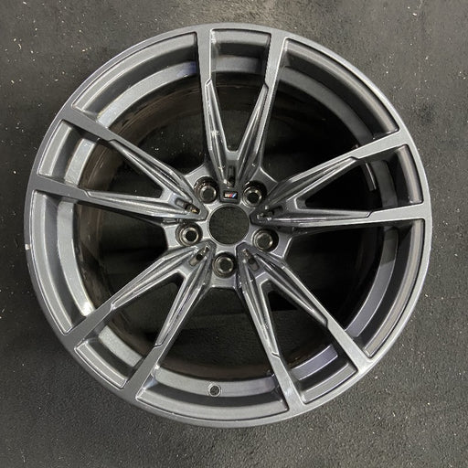 18" BMW M3 21-24 18x9.5 5 V spoke Original OEM Wheel Rim - Front View