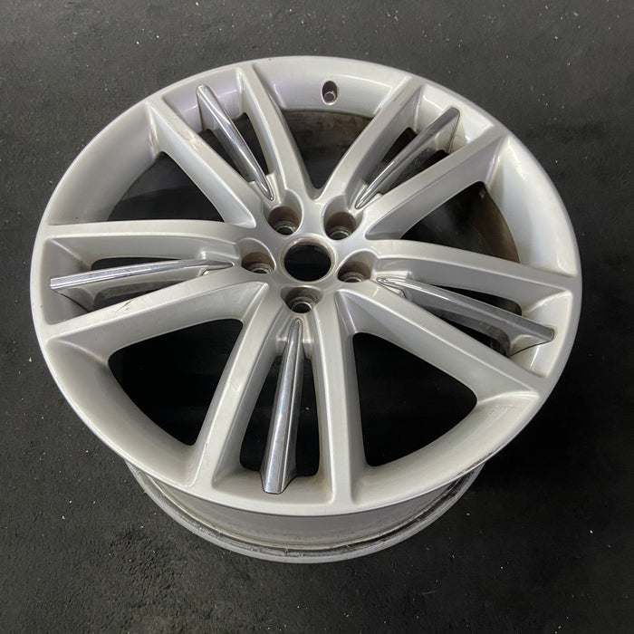 20" XK 09 , 20x9.5, 5 tri-spoke , silver Original OEM Wheel Rim - Close-Up Detail