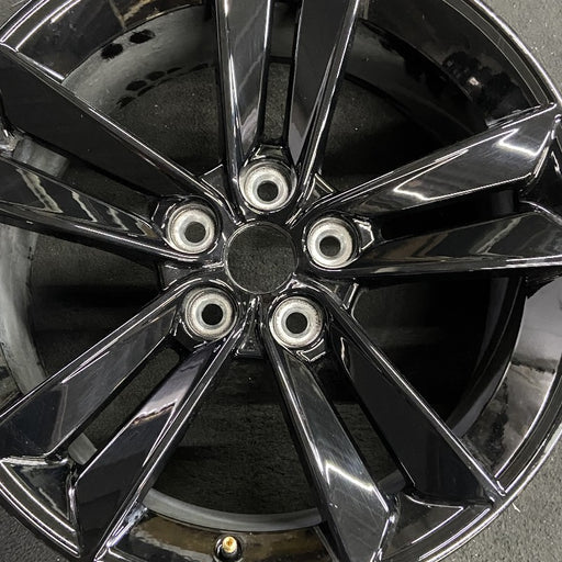 18" MUSTANG 24 18x8.5 5 split spoke Original OEM Wheel Rim - Angle View