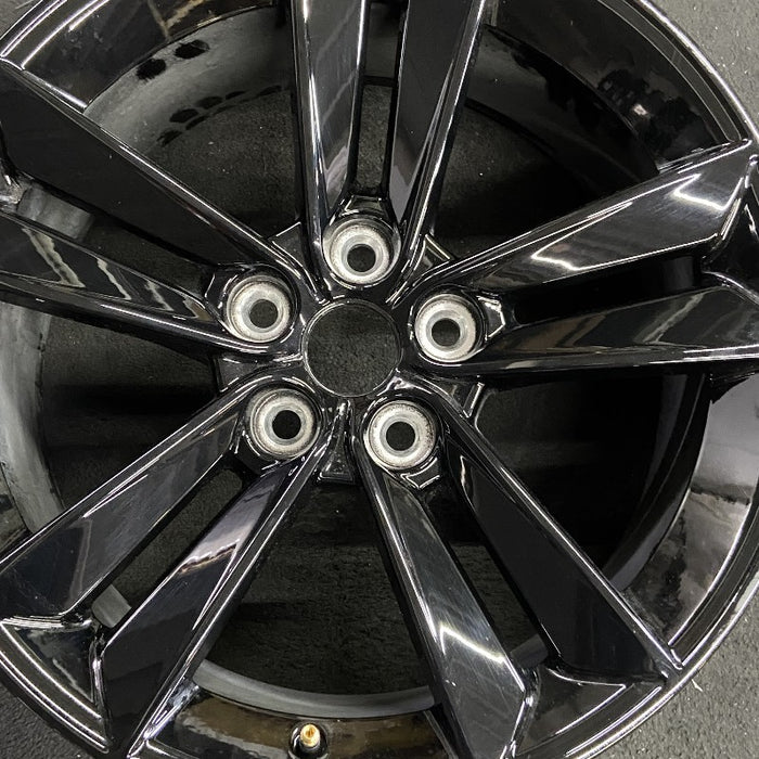 18" MUSTANG 24 18x8.5 5 split spoke Original OEM Wheel Rim - Angle View