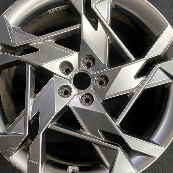21" GV60 23-24 21x8.5 Original OEM Wheel Rim - Angle View