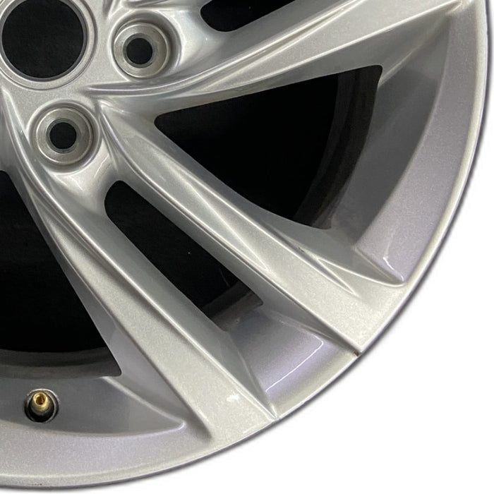 17" ENVISTA 24 17x7.5 opt RSC Original OEM Wheel Rim - Close-Up Detail