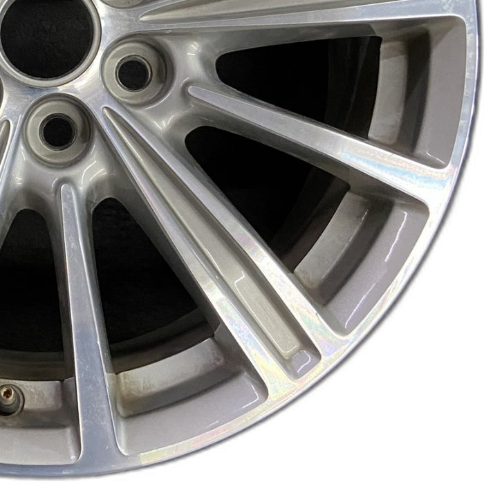 18" XT5 17-19 18x8 opt RT4 Original OEM Wheel Rim - Close-Up Detail