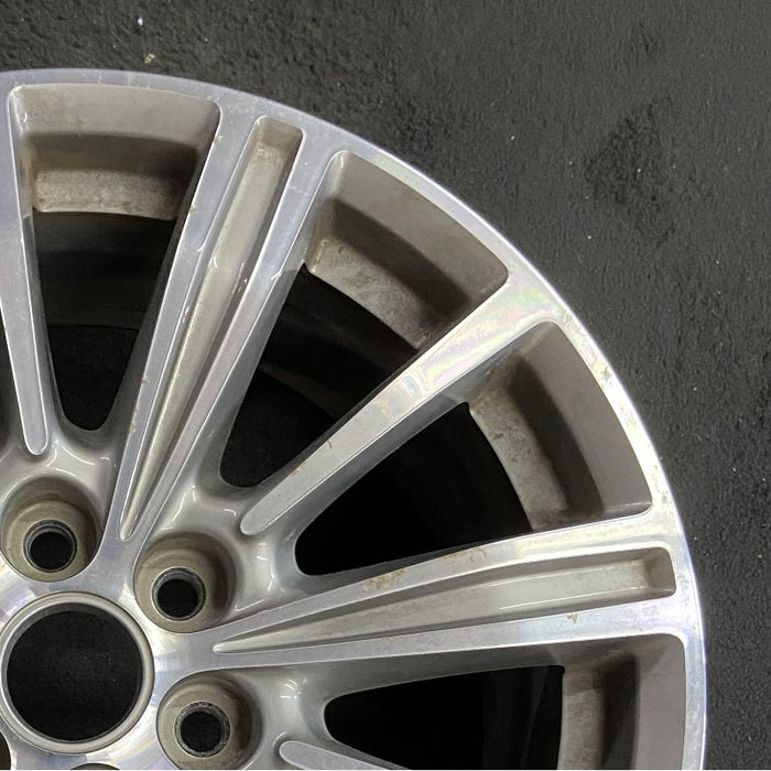 18" XT5 17-19 18x8 opt RT4 Original OEM Wheel Rim - Close-Up Detail