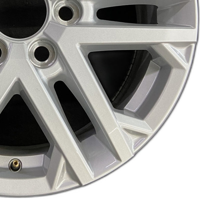 18" SEQUOIA 23-24 18x7.5 6 double spoke silver Original OEM Wheel Rim - Close-Up Detail