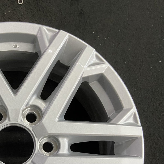 18" SEQUOIA 23-24 18x7.5 6 double spoke silver Original OEM Wheel Rim - Close-Up Detail