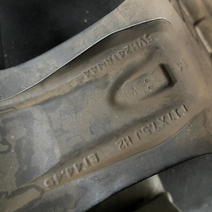 17" WRANGLER 18 VIN X 6th digit JL body 17x7.5 5 spoke aluminum straight spoke w/o recessed outer spoke; polished with spokes opt WBG granite crystal Original OEM Wheel Rim