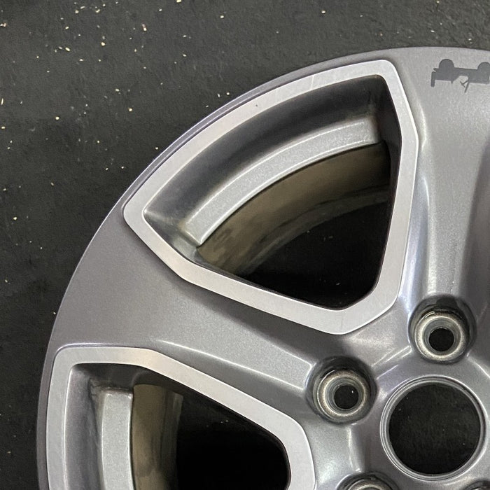 17" WRANGLER 18 VIN X 6th digit JL body 17x7.5 5 spoke aluminum straight spoke w/o recessed outer spoke; polished with spokes opt WBG granite crystal Original OEM Wheel Rim