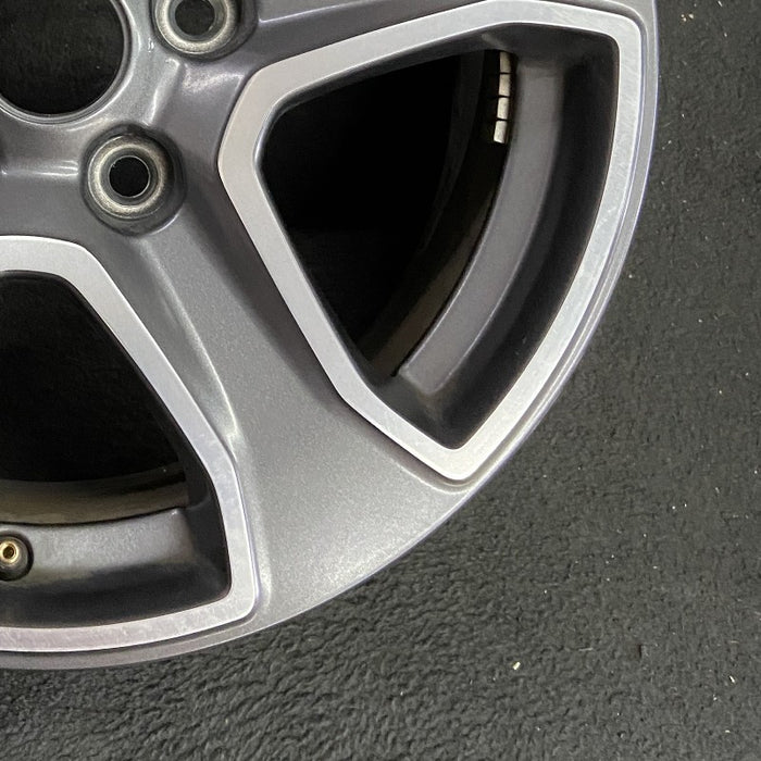 17" WRANGLER 18 VIN X 6th digit JL body 17x7.5 5 spoke aluminum straight spoke w/o recessed outer spoke; polished with spokes opt WBG granite crystal Original OEM Wheel Rim