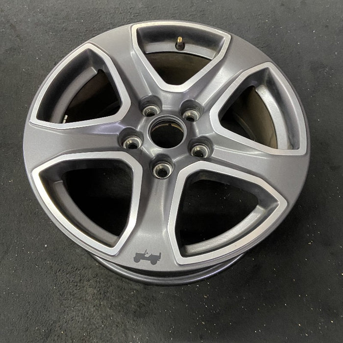 17" WRANGLER 18 VIN X 6th digit JL body 17x7.5 5 spoke aluminum straight spoke w/o recessed outer spoke; polished with spokes opt WBG granite crystal Original OEM Wheel Rim