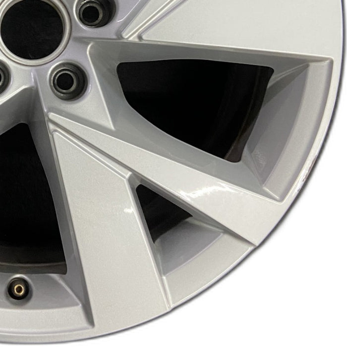 18" ATLAS CROSS SPORT 20-22 18x8 silver Original OEM Wheel Rim - Close-Up Detail