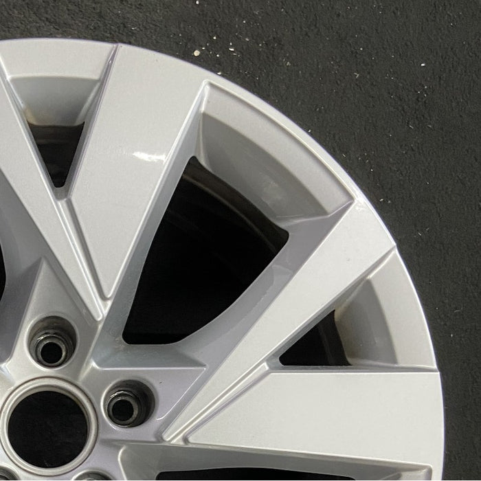 18" ATLAS CROSS SPORT 20-22 18x8 silver Original OEM Wheel Rim - Close-Up Detail