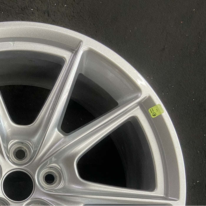19" MUSTANG 24 19x8.5 5 spoke V spoke Original OEM Wheel Rim - Close-Up Detail