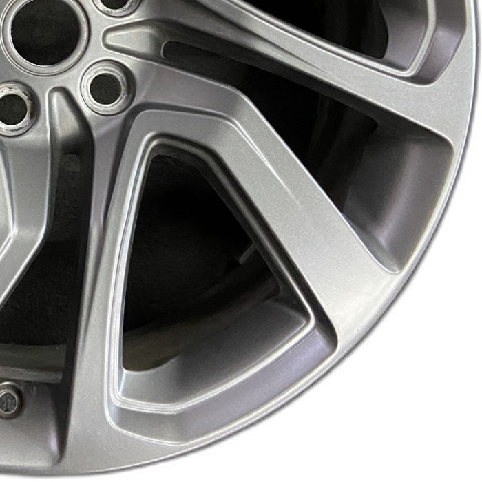 21" DISCOVERY 17-19 21x9.5 alloy 5 spoke slanted V Original OEM Wheel Rim - Close-Up Detail