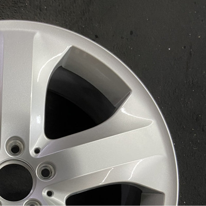 19" MERCEDES GL-CLASS 09 164 Type; GL320 19x8.5 5 spoke Original OEM Wheel Rim - Close-Up Detail