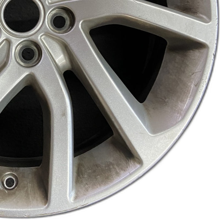 18" DISCOVERY SPORT 16-19 18x8 alloy 5 spoke angled V spoke silver Original OEM - Close-Up Detail